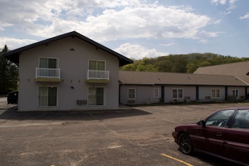 Pet Friendly The Dalles House Motel in St Croix Falls, Wisconsin