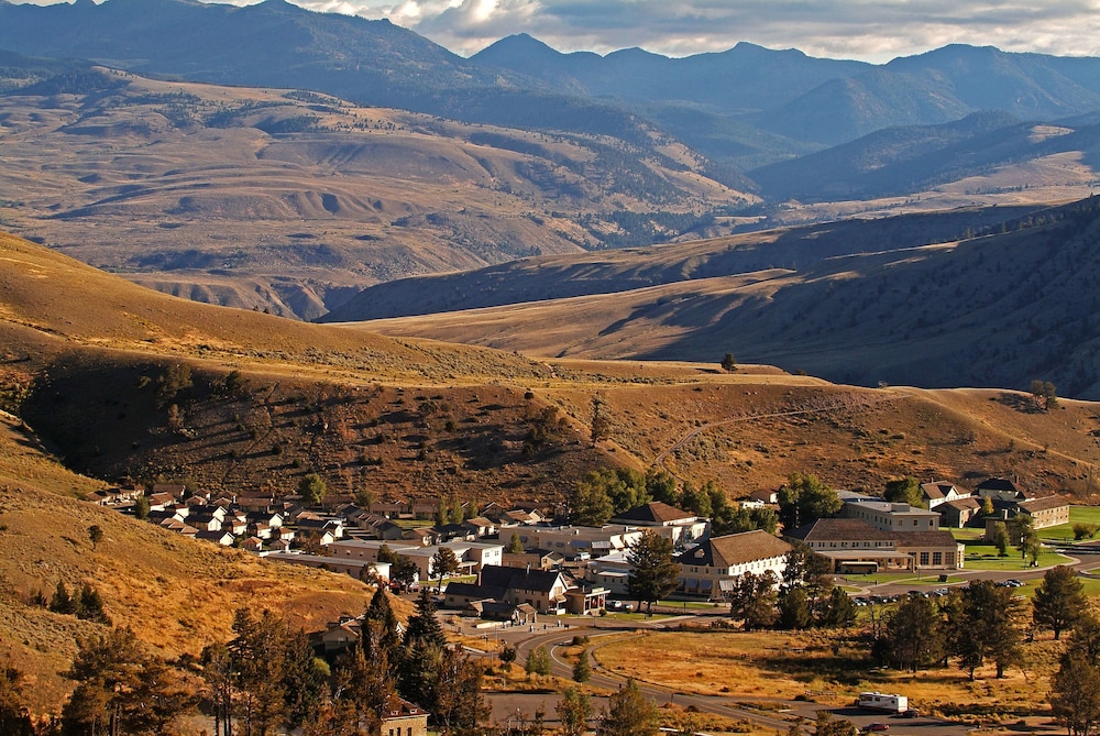 Pet Friendly Mammoth Hot Springs & Cabins in Yellowstone National Park, Wyoming