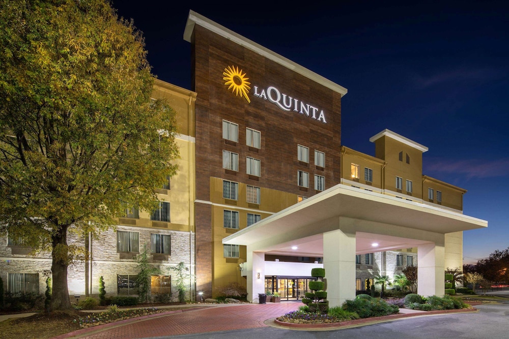 Pet Friendly La Quinta Inn & Suites Atlanta Airport North in Atlanta, Georgia