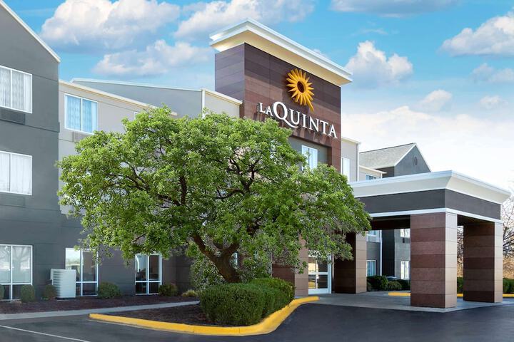 Pet Friendly La Quinta Inn & Suites Hopkinsville in Hopkinsville, Kentucky