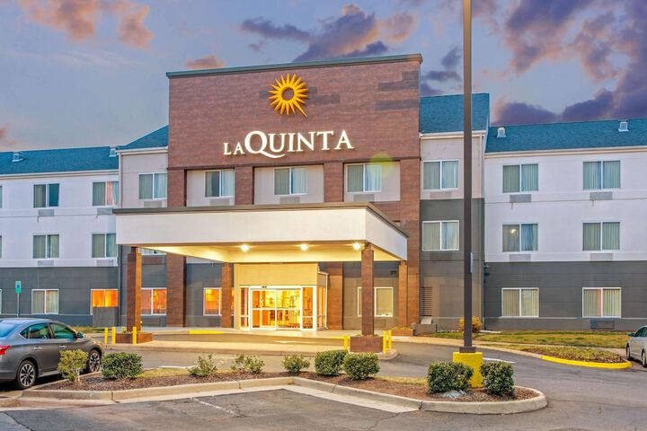 Pet Friendly La Quinta Inn & Suites Manassas in Manassas, Virginia