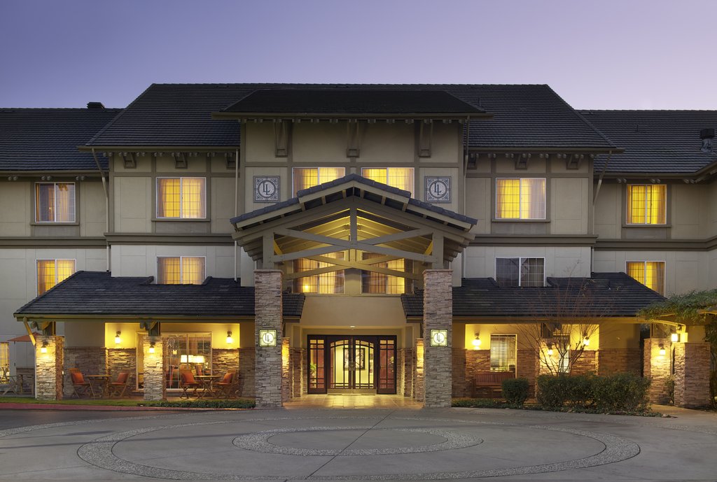 Pet Friendly Larkspur Landing Folsom - An All-Suite Hotel in Folsom, California