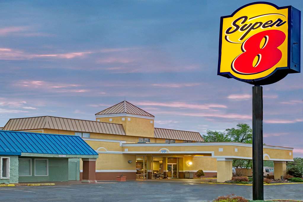 Pet Friendly Super 8 Wheat Ridge/Denver West in Wheat Ridge, Colorado