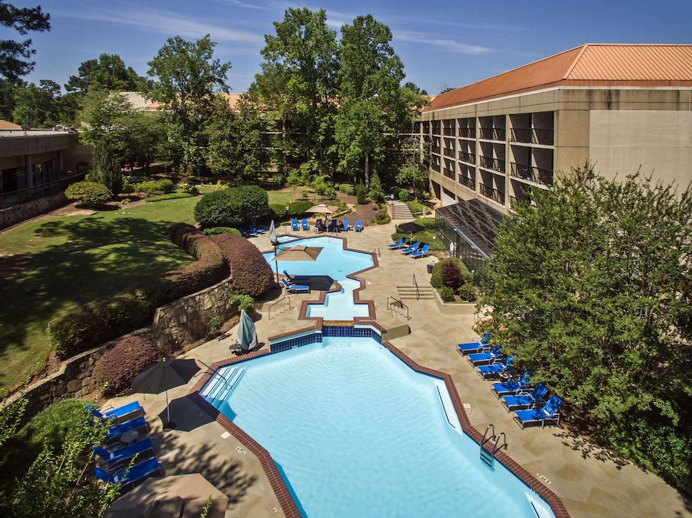 Pet Friendly Wyndham Peachtree Conference Center in Peachtree City, Georgia