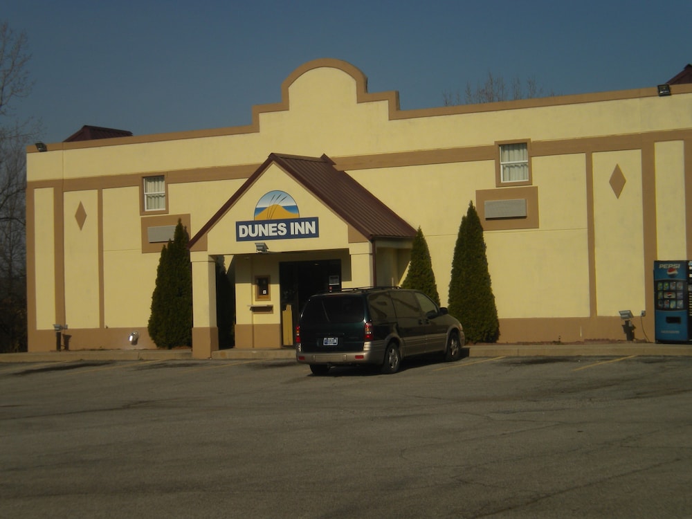 Pet Friendly Dunes Inn Michigan City Hotel in Michigan City, Indiana