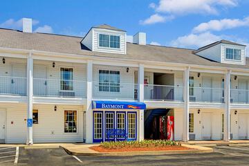 Pet Friendly Baymont Inn by Wyndham Smithfield in Smithfield, North Carolina