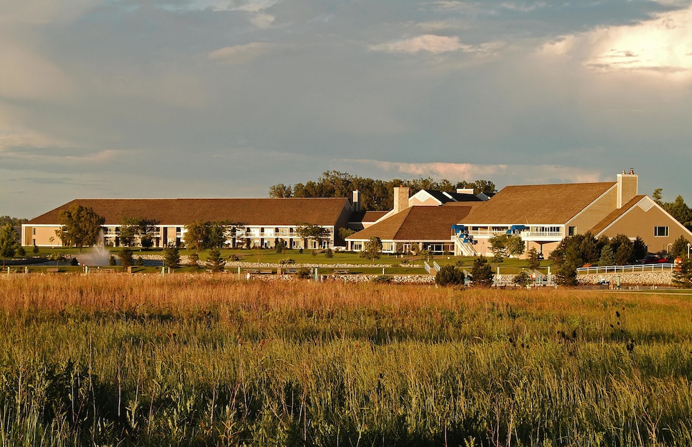 Pet Friendly Maumee Bay Lodge and Conference Center in Oregon, Ohio