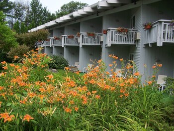 Pet Friendly Paradise Inn in Bennington, Vermont