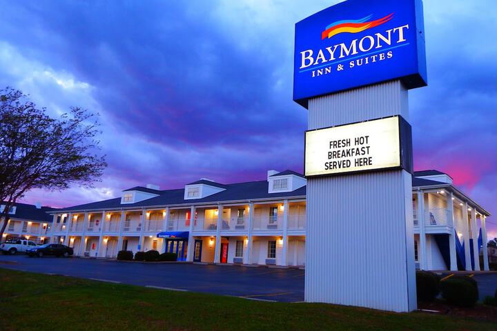 Pet Friendly Baymont Inn and Suites Florence/Muscle Shoals in Florence, Alabama