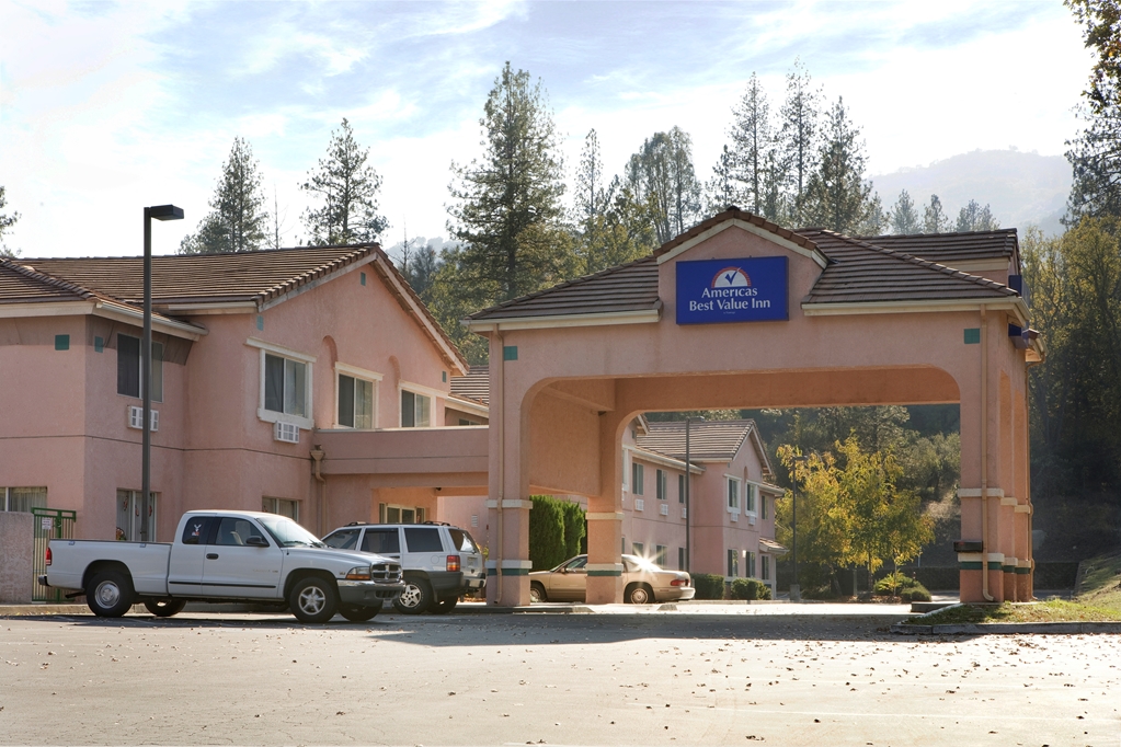 Pet Friendly Americas Best Value Inn Yosemite South Gate in Oakhurst, California