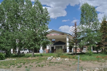 Pet Friendly Luxury Inn And Suites in Silverthorne, Colorado