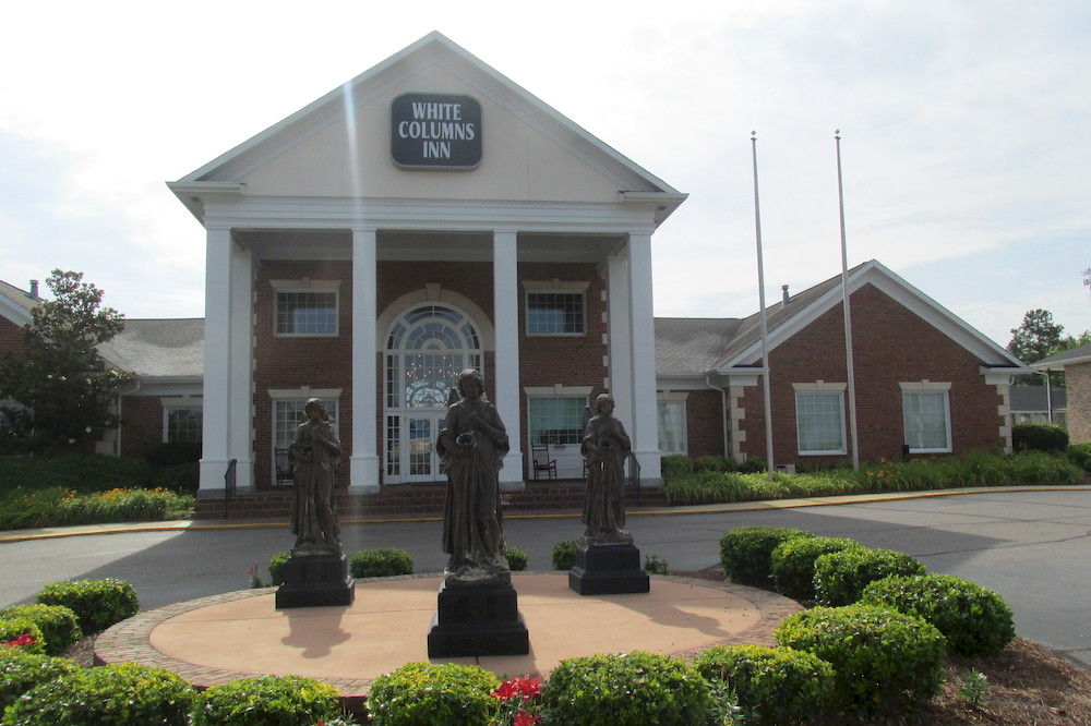 Pet Friendly White Columns Inn in Thomson, Georgia