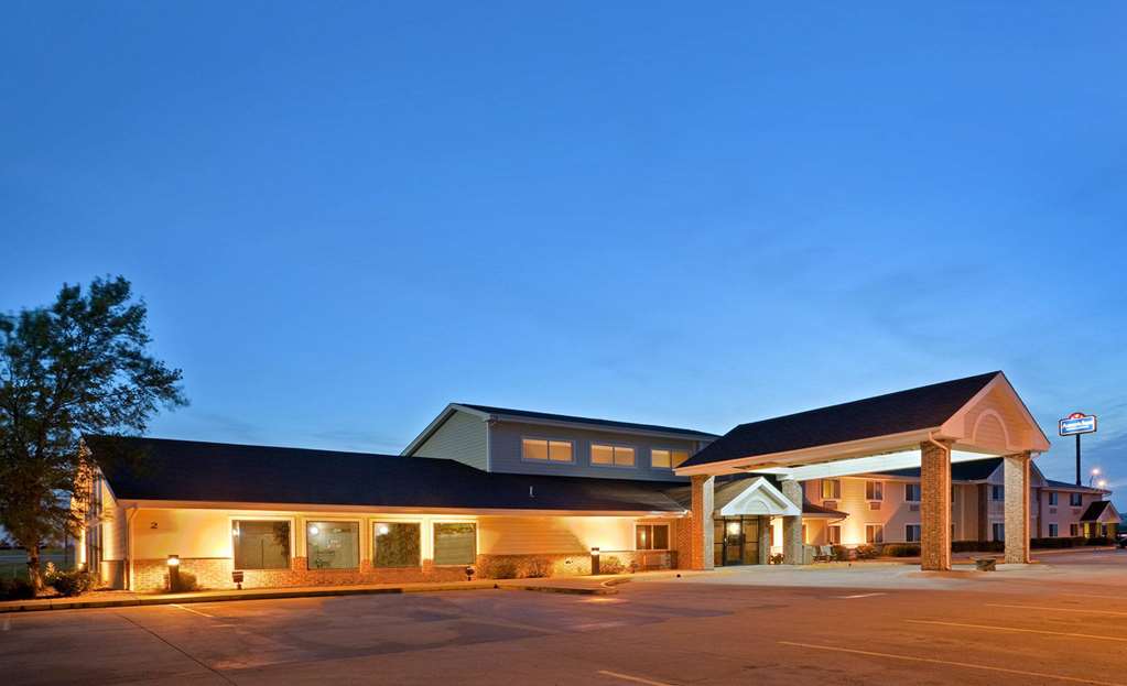 Pet Friendly AmericInn Lodge & Suites Marshall in Marshall, Minnesota