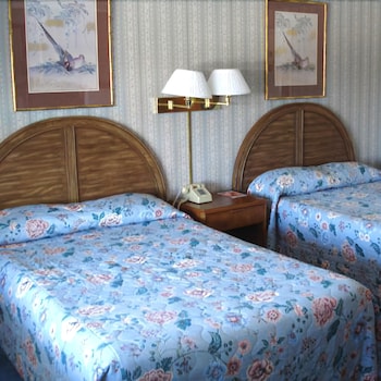 Pet Friendly Rainbow Motel in Watertown, New York