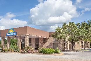 Pet Friendly Clinton-Days Inn Interstate/Presbyterian College in Clinton, South Carolina