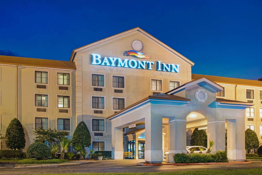 Pet Friendly Baymont Inn and Suites Conroe / The Woodlands in Conroe, Texas