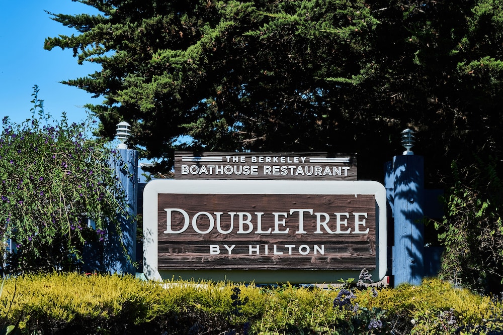 Pet Friendly DoubleTree by Hilton Berkeley Marina in Berkeley, California