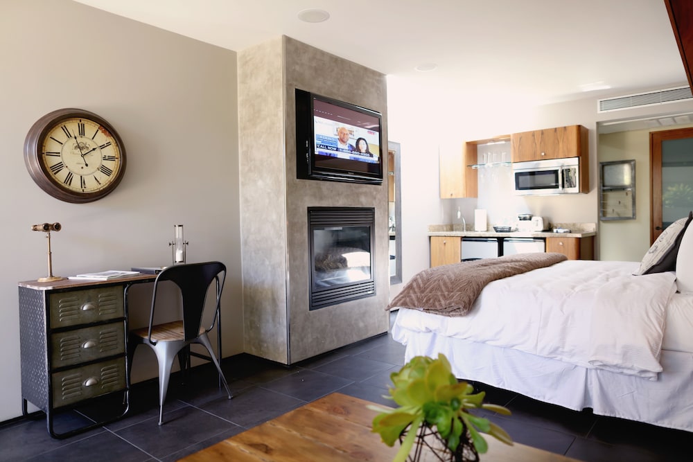 Pet Friendly 14 West in Laguna Beach, California