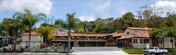 Pet Friendly Laguna Beach Inn in Laguna Beach, California