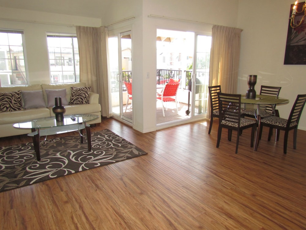 Pet Friendly Peach Blossom Across From the Beach in Newport Beach, California