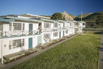 Pet Friendly The Tides Oceanview Inn and Cottages in Pismo Beach, California