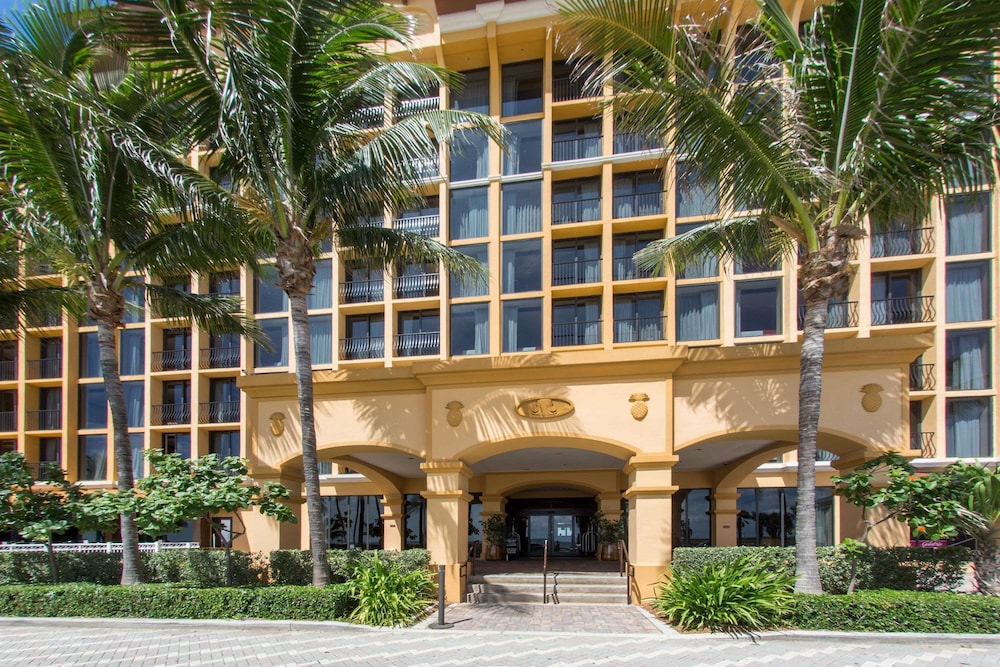 Pet Friendly Wyndham Deerfield Beach Resort in Deerfield Beach, Florida