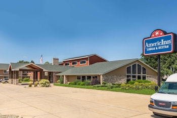 Pet Friendly AmericInn Lodge & Suites Cedar Falls in Cedar Falls, Iowa