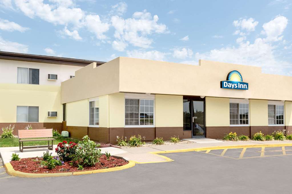 Pet Friendly Newton-Days Inn in Newton, Iowa