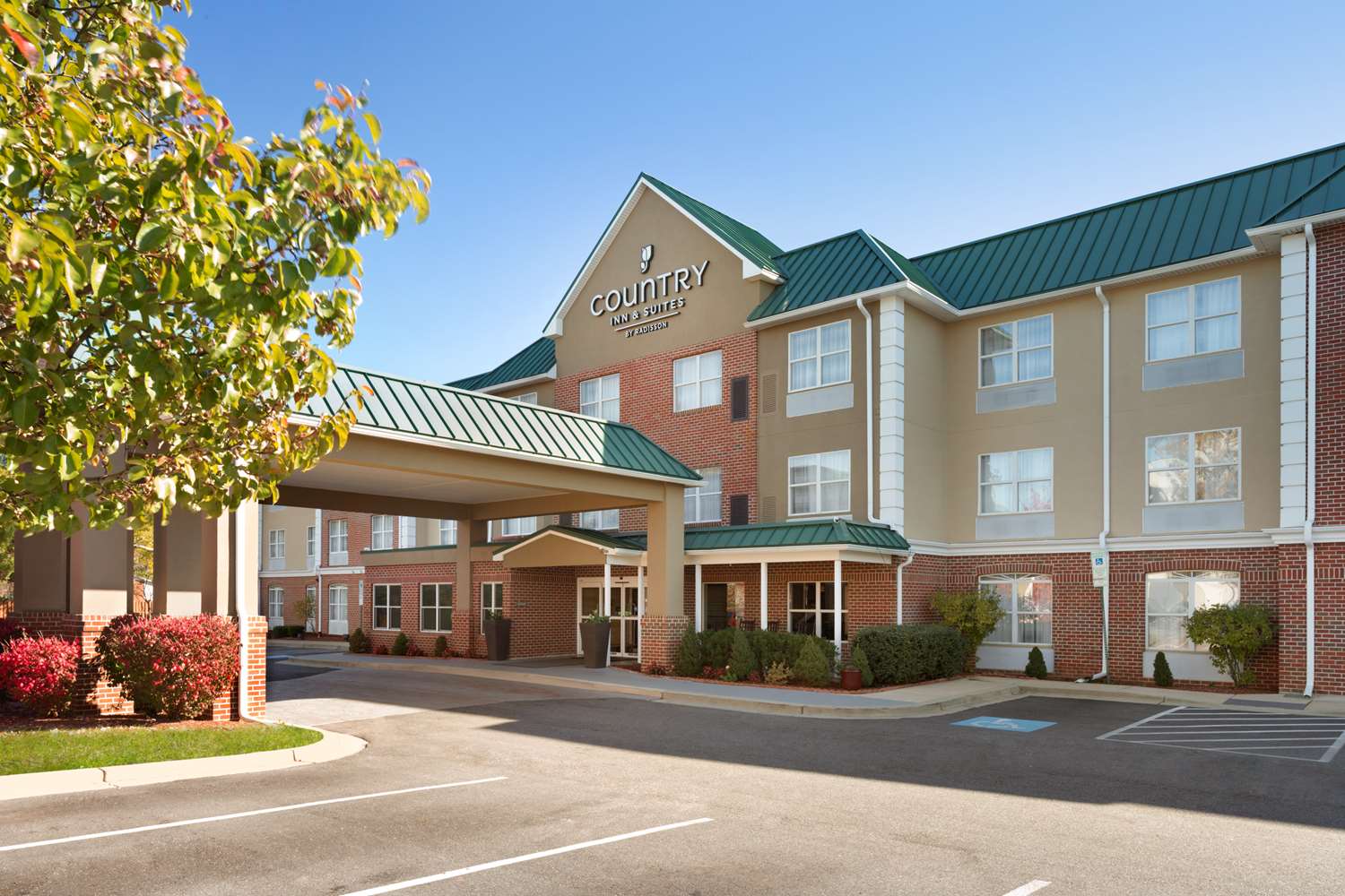 Pet Friendly Country Inn & Suites By Radisson Camp Springs (Andrews Air Force Base) in Camp Springs, Maryland