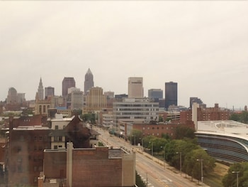 Pet Friendly University Hotel & Suites in Cleveland, Ohio
