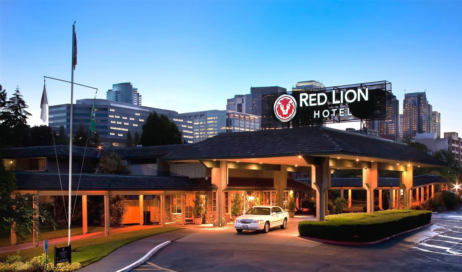 Pet Friendly Red Lion Hotel Kelso/Longview in Kelso, Washington
