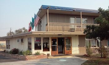 Pet Friendly Motel Oasis Inn in Moses Lake, Washington