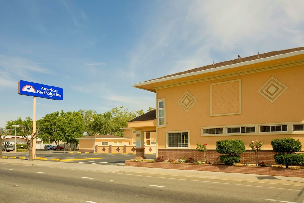 Pet Friendly Americas Best Value Inn Marysville in Marysville, California