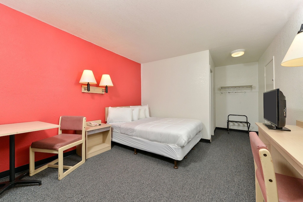 Pet Friendly Americas Best Value Inn in Anderson, Indiana