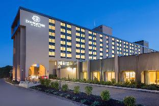 Pet Friendly DoubleTree by Hilton Boston North Shore in Danvers, Massachusetts