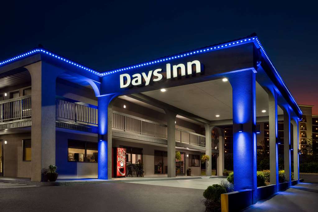 Pet Friendly Days Inn Anderson in Anderson, South Carolina