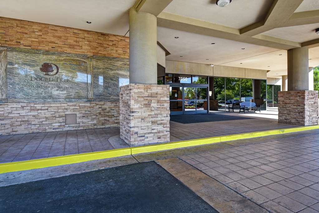 Pet Friendly DoubleTree by Hilton Hotel Pleasanton at the Club in Pleasanton, California