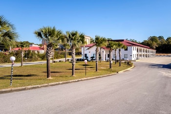 Pet Friendly Americas Best Value Inn in Crestview, Florida