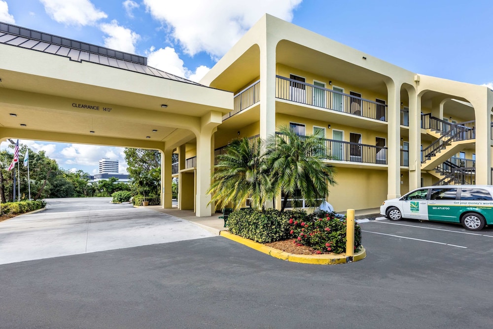 Pet Friendly Stay Inn West Palm Beach in West Palm Beach, Florida