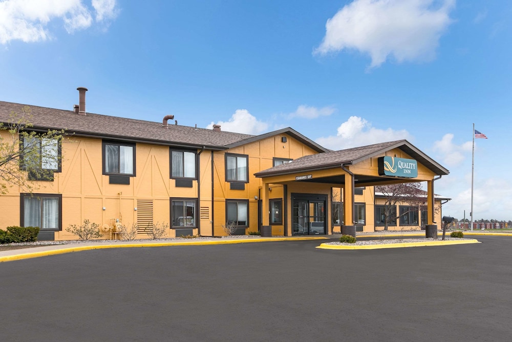 Pet Friendly Settle Inn Marquette in Marquette, Michigan