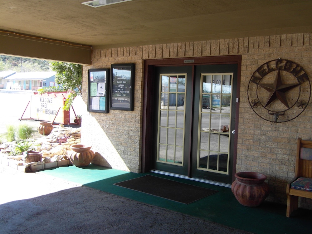 Pet Friendly Americas Best Value Inn - The Legends Inn in Junction, Texas
