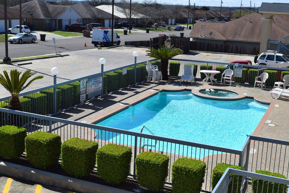 Pet Friendly Americas Best Value Inn New Braunfels / San Antonio in New Braunfels, Texas