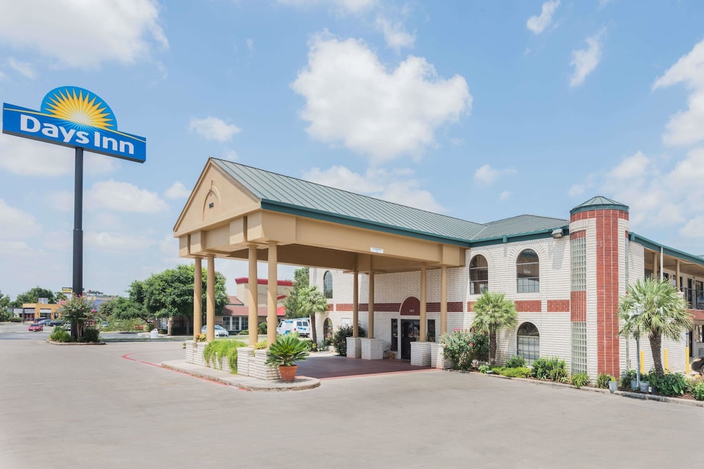 Pet Friendly Days Inn New Braunfels in New Braunfels, Texas