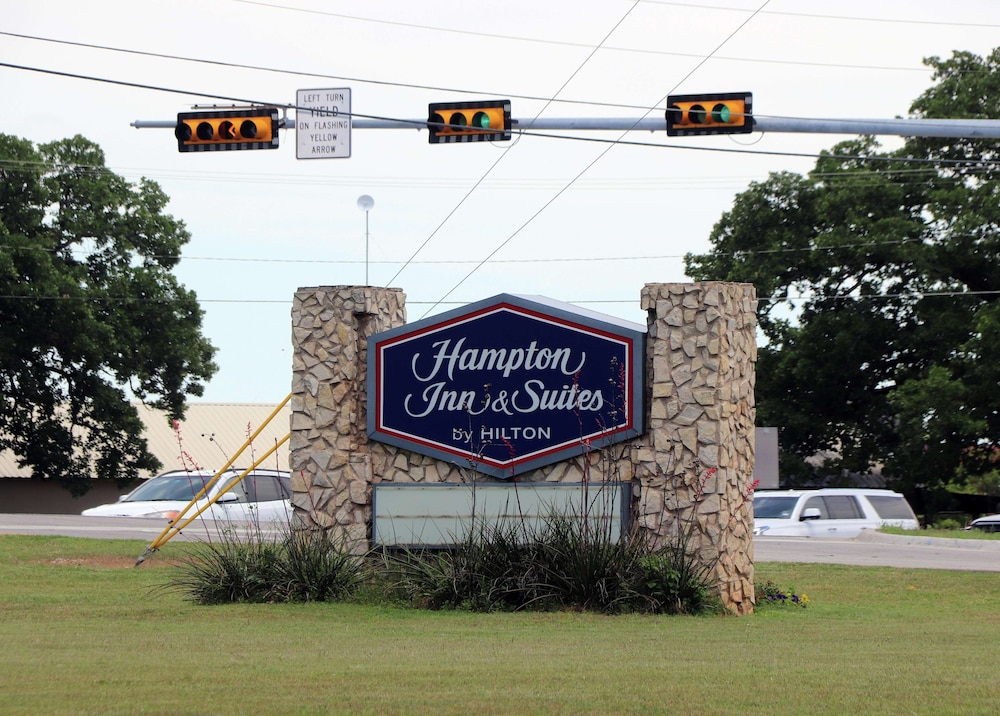 Pet Friendly Hampton Inn & Suites Stephenville in Stephenville, Texas