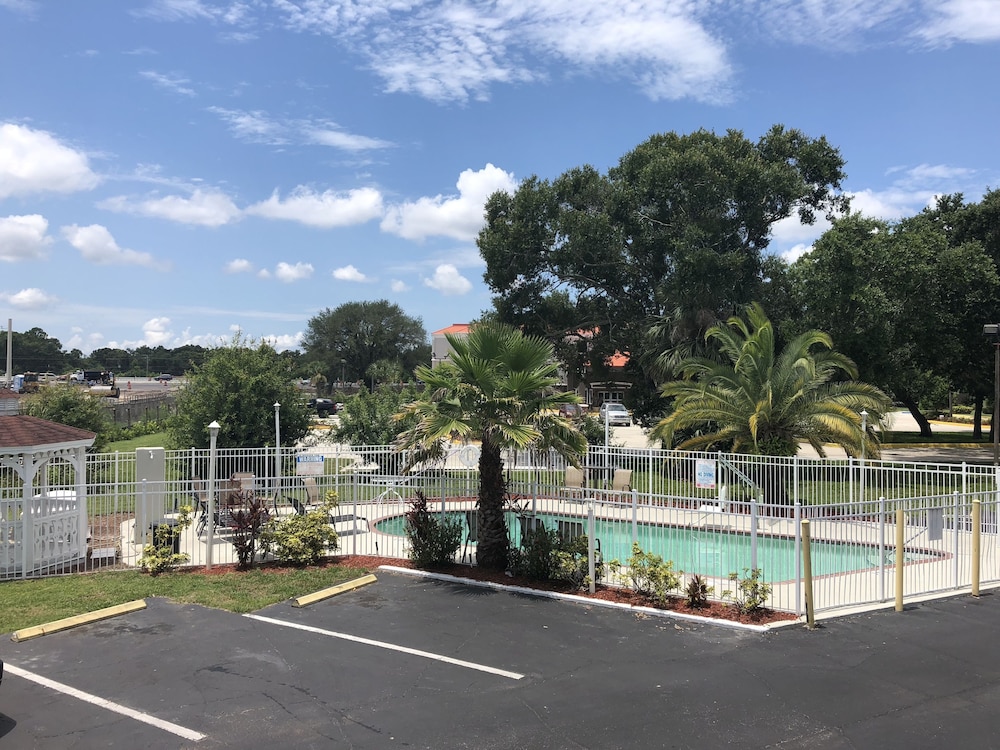 Pet Friendly Days Inn Bradenton Interstate 75 in Bradenton, Florida