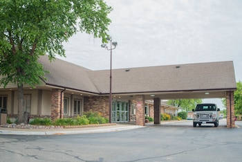 Pet Friendly Eastland Suites Hotels and Conference Center in Urbana, Illinois