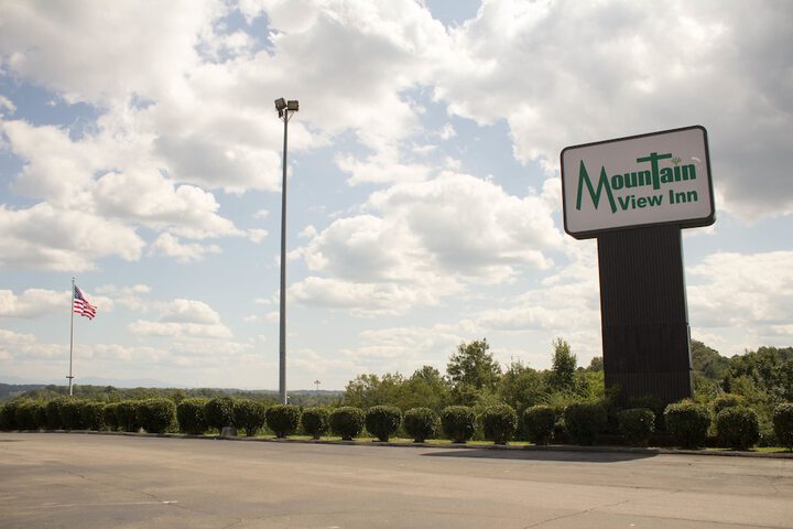 Pet Friendly Mountain View Inn in Cleveland, Tennessee