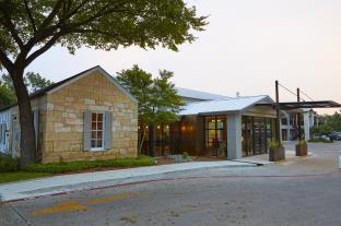 Pet Friendly Fredericksburg Inn & Suites in Fredericksburg, Texas