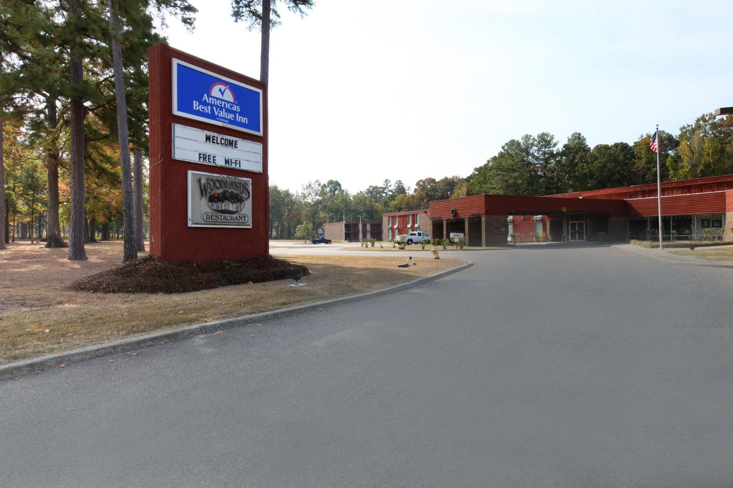 Pet Friendly Americas Best Value Inn in Crossett, Arkansas