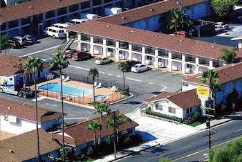 Pet Friendly Colony Inn in Buena Park, California